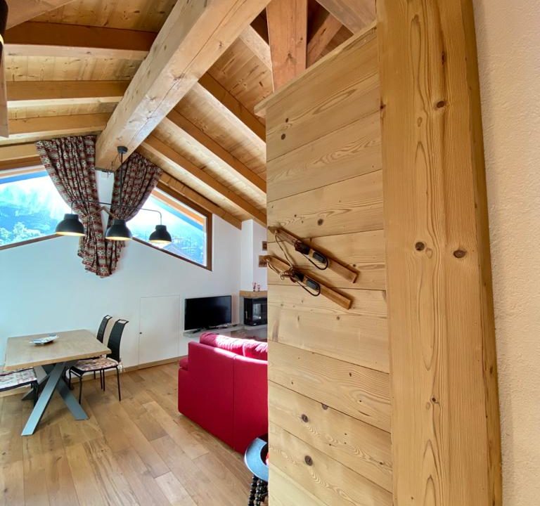 933aeb1f-35dc-41a0-b493-b17cd7074765