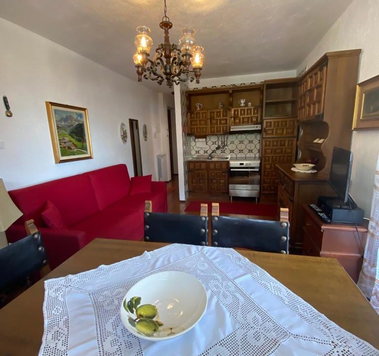 4c9bd4b8-b265-479c-9a8c-4c385676b3ff