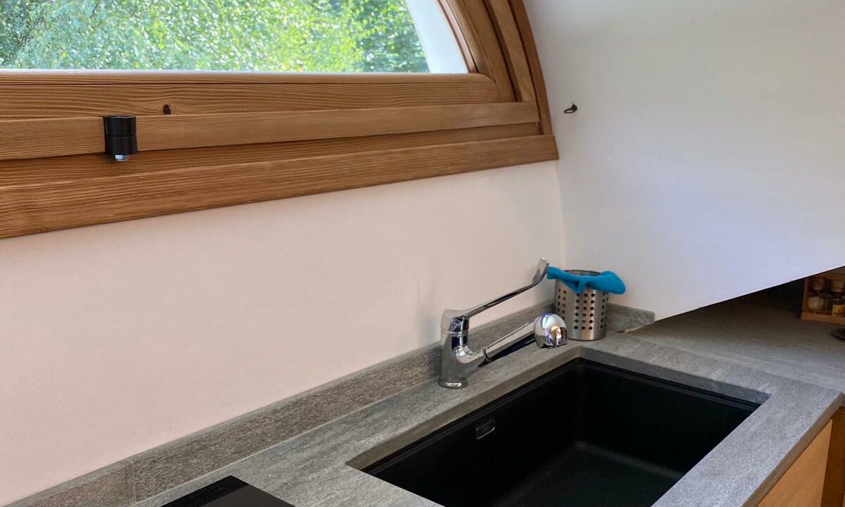 84c23084-2c4d-4160-965e-07e16592a6ad