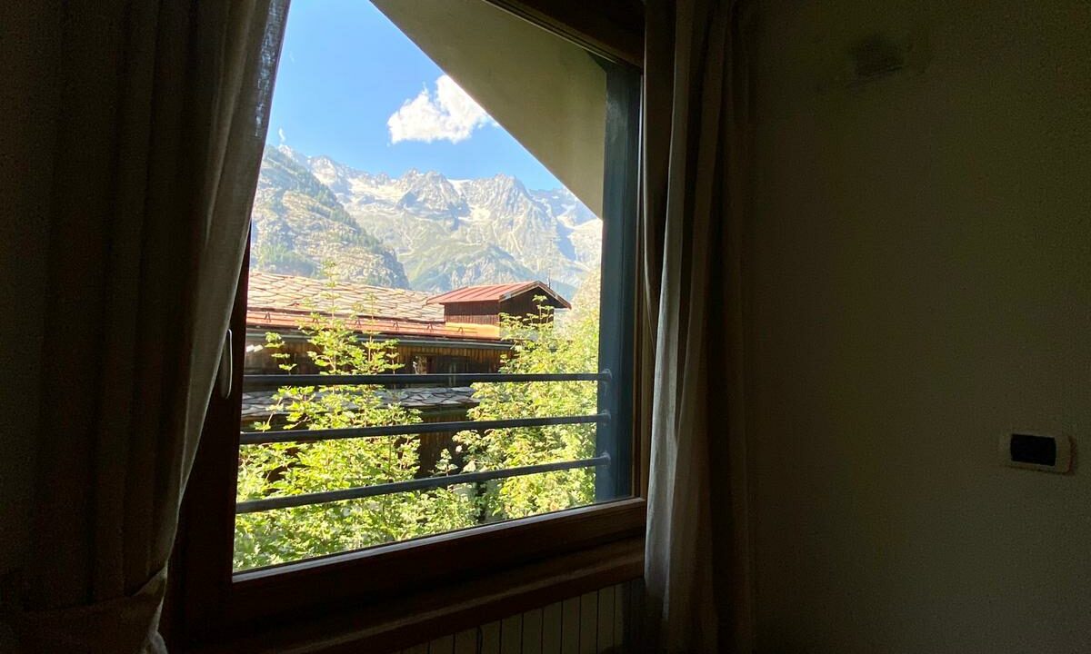 895bf15a-20ad-49b2-b5d6-09a857b12503