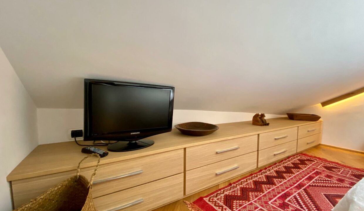 a31c709c-9b8e-462a-9177-1765a7f3c428