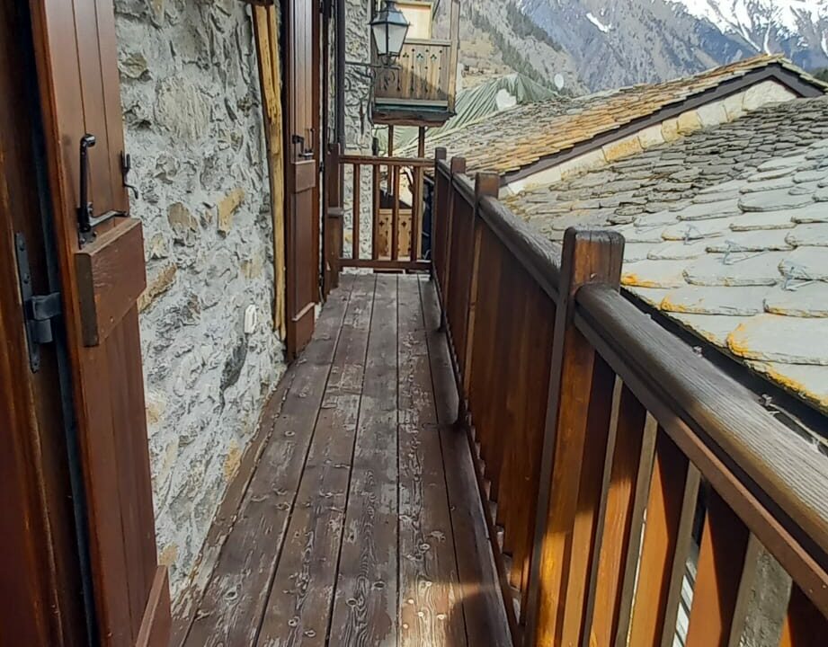 f6a1c295-c436-4d41-80d5-d3500af66e38