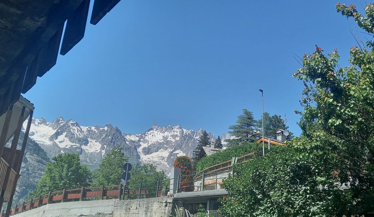 0ea26eac-80d7-45a5-842c-9a0bc918ed15