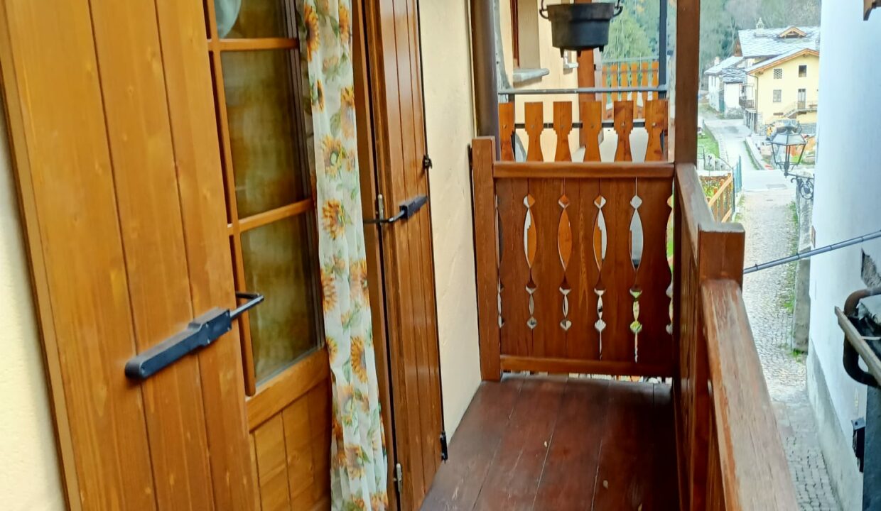 10c193dc-ae85-46a4-bdd2-2ac23c7f011a