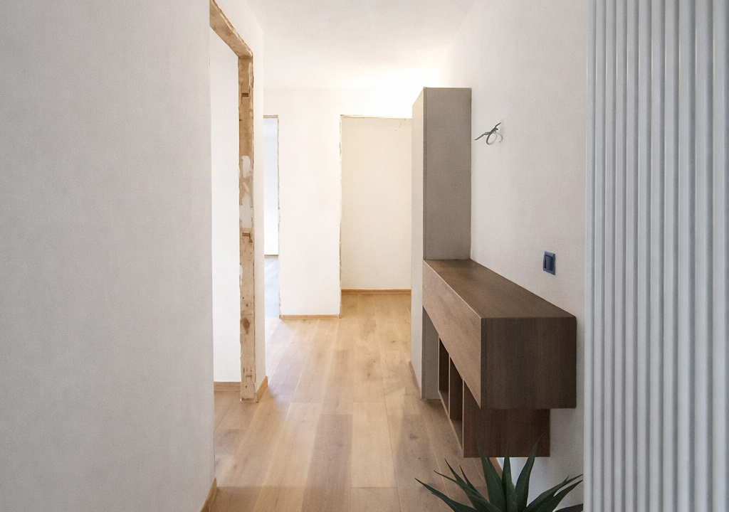 Corridoio moderno con dettagli minimalisti