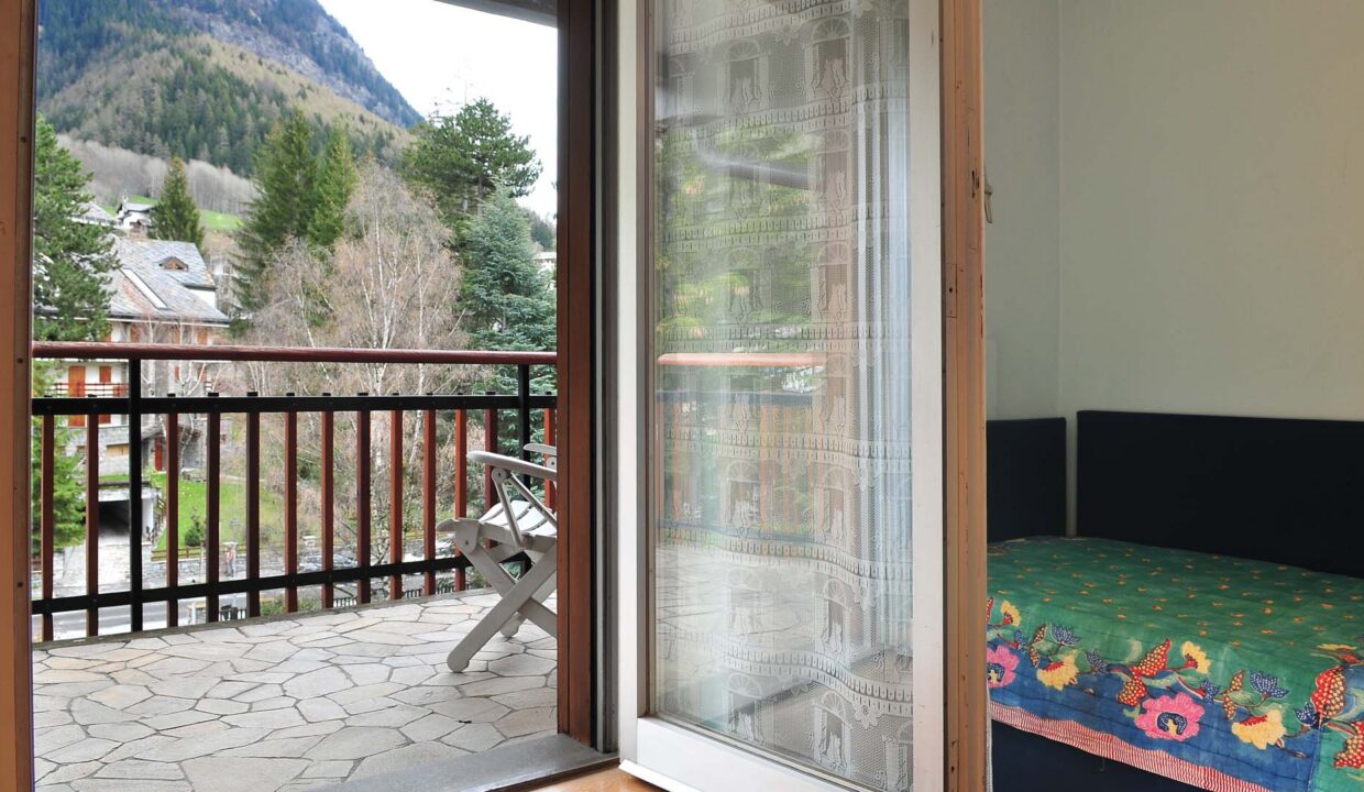 C-balcone NE2 72